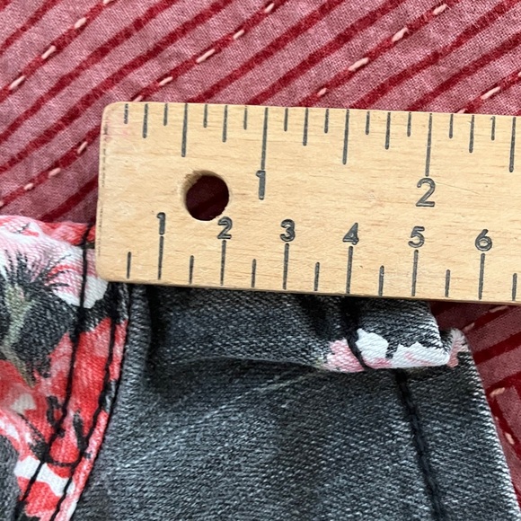 City Streets women’s size 13 black/ Pink Floral Jean “Classic shorty” Shorts - Picture 12 of 16